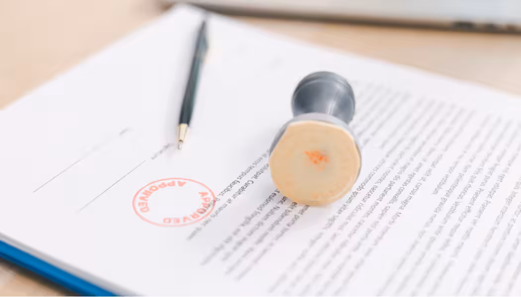 A service or employment contract, essential documents for the Digital Nomad Visa.